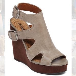 Lucky Bran Raaa Wedge in Taupe